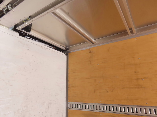 いすゞギガアルミウイング大型（10t）[写真34]