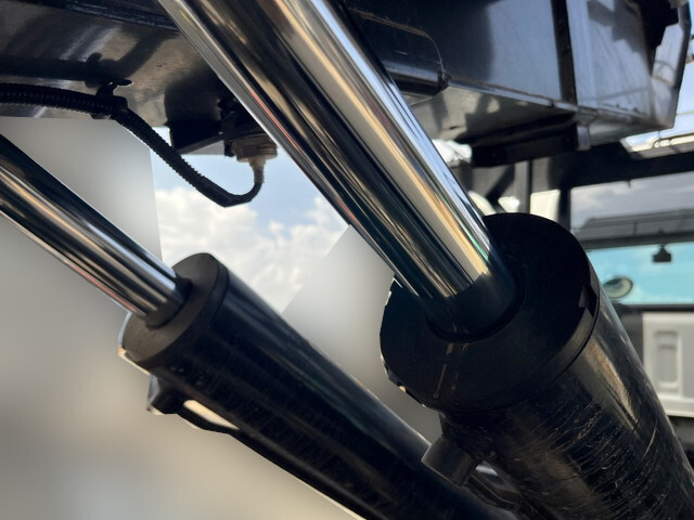 いすゞフォワードコンテナ専用車中型（4t）[写真13]