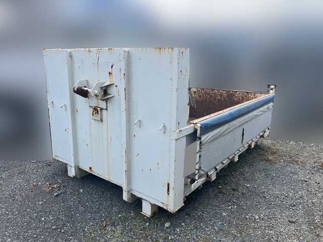 いすゞフォワードコンテナ専用車中型（4t）[写真16]