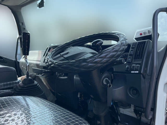 いすゞフォワードコンテナ専用車中型（4t）[写真32]