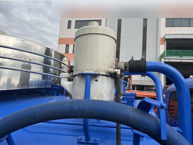 日野デュトロバキュームカー小型（2t・3t）[写真12]