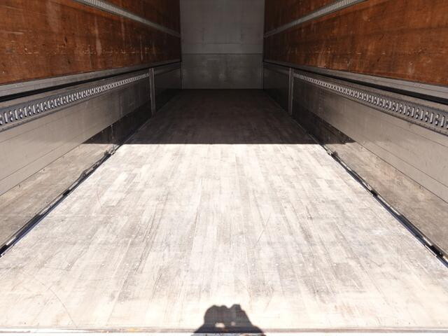 UDトラックスクオンアルミウイング大型（10t）[写真15]