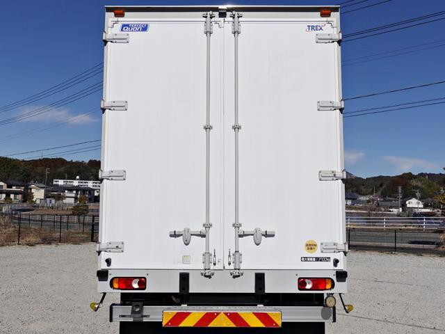 UDトラックスクオンアルミウイング大型（10t）[写真02]