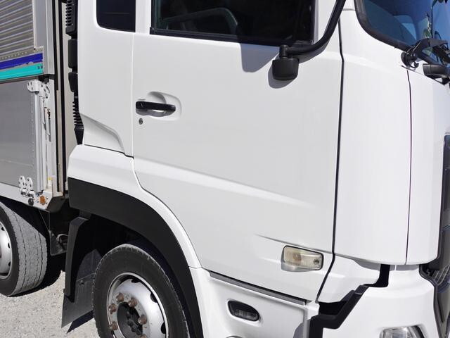 UDトラックスクオンアルミウイング大型（10t）[写真05]