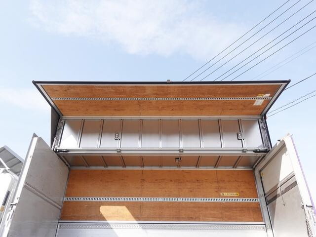 いすゞフォワードアルミウイング中型（4t）[写真12]