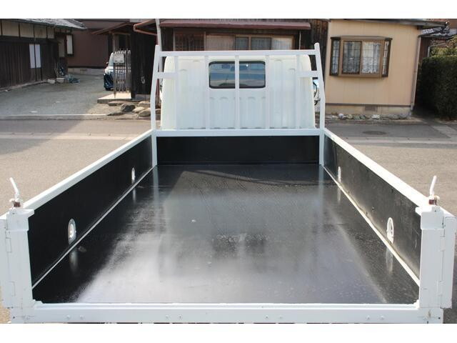 三菱ふそうキャンター平ボディ小型（2t・3t）[写真11]