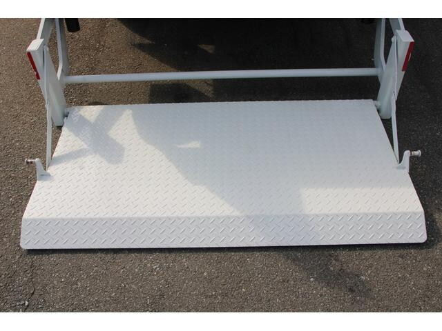 三菱ふそうキャンター平ボディ小型（2t・3t）[写真16]