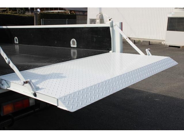 三菱ふそうキャンター平ボディ小型（2t・3t）[写真17]