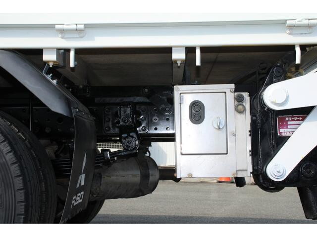 三菱ふそうキャンター平ボディ小型（2t・3t）[写真24]