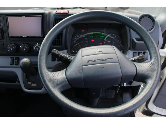 三菱ふそうキャンター平ボディ小型（2t・3t）[写真30]