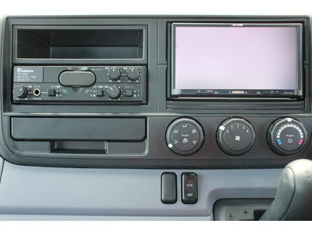 三菱ふそうキャンター平ボディ小型（2t・3t）[写真32]