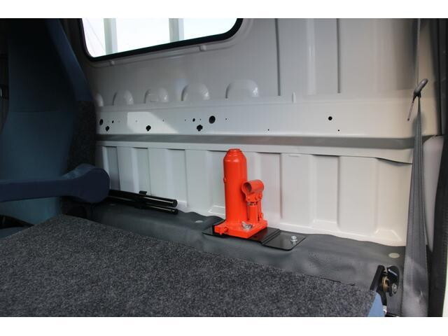 三菱ふそうキャンター平ボディ小型（2t・3t）[写真40]