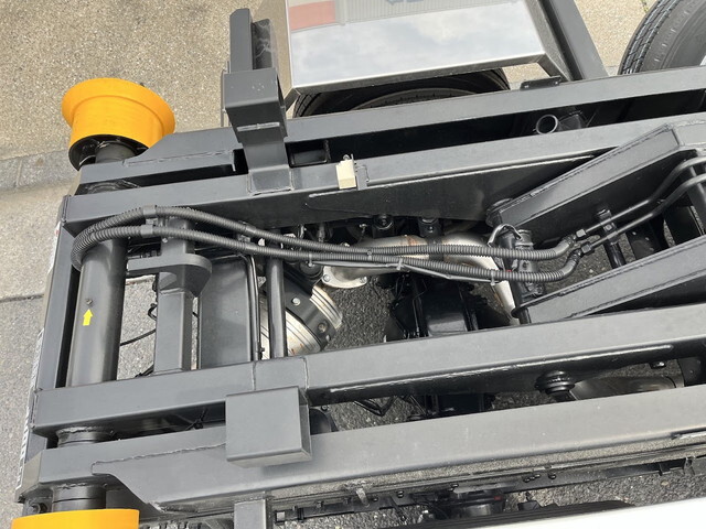 三菱ふそうキャンターコンテナ専用車小型（2t・3t）[写真15]