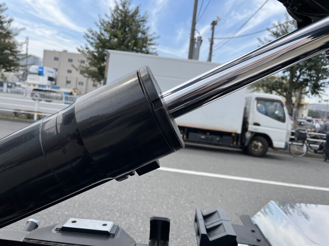 三菱ふそうキャンターコンテナ専用車小型（2t・3t）[写真21]