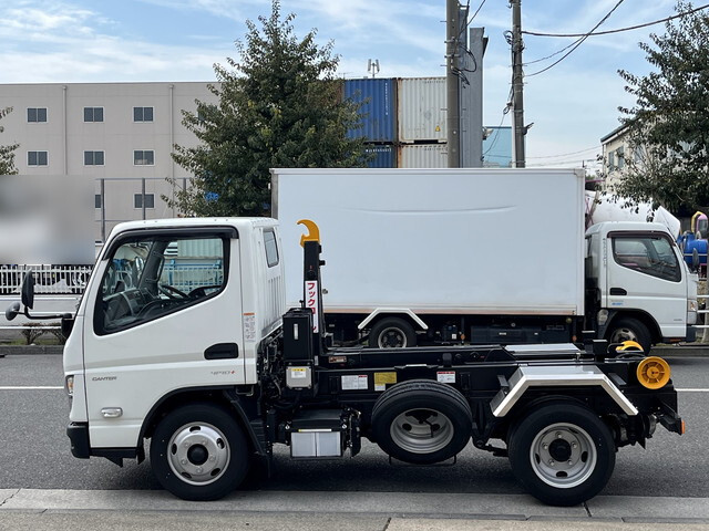 三菱ふそうキャンターコンテナ専用車小型（2t・3t）[写真08]