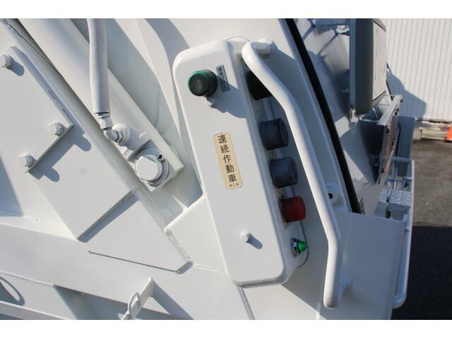 いすゞフォワードパッカー車（塵芥車）増トン（6t・8t）[写真17]