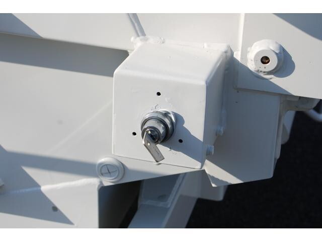 いすゞフォワードパッカー車（塵芥車）増トン（6t・8t）[写真18]