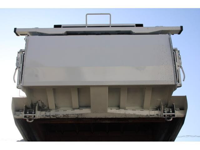 いすゞフォワードパッカー車（塵芥車）増トン（6t・8t）[写真25]