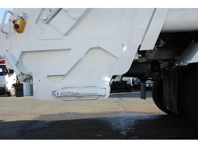 いすゞフォワードパッカー車（塵芥車）増トン（6t・8t）[写真28]