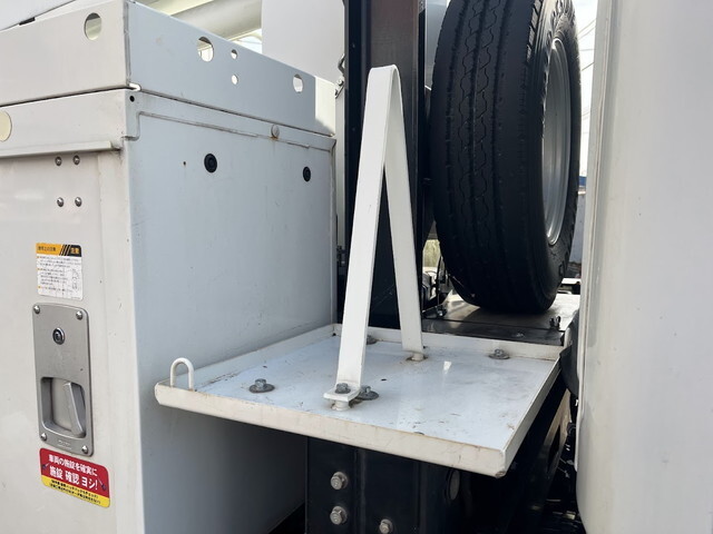 三菱ふそうキャンター高所作業車小型（2t・3t）[写真14]