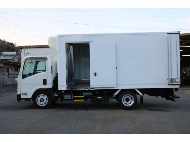 いすゞエルフ冷凍車（冷蔵車）小型（2t・3t）[写真12]