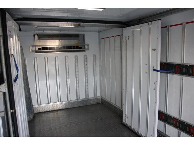 いすゞエルフ冷凍車（冷蔵車）小型（2t・3t）[写真18]