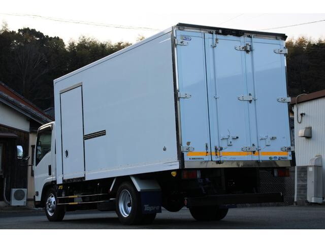 いすゞエルフ冷凍車（冷蔵車）小型（2t・3t）[写真02]