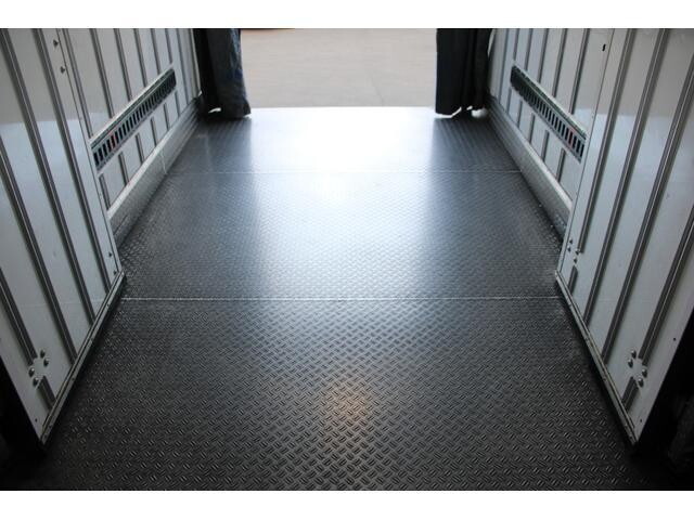 いすゞエルフ冷凍車（冷蔵車）小型（2t・3t）[写真20]