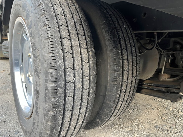 日野デュトロ平ボディ小型（2t・3t）[写真12]