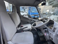 日野デュトロ平ボディ小型（2t・3t）[写真08]