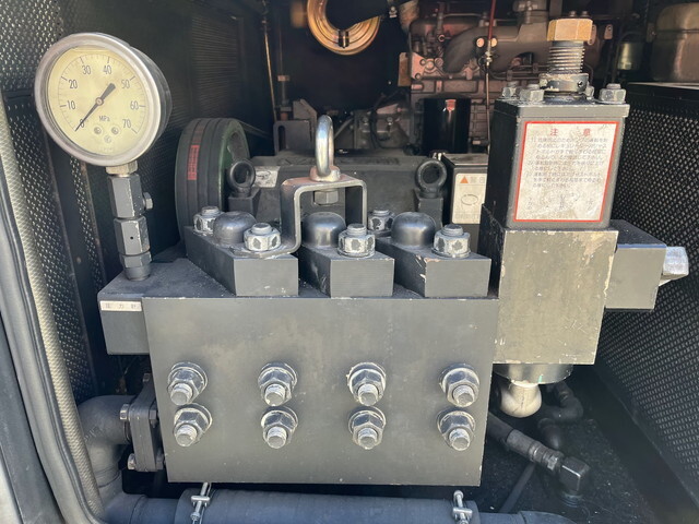 いすゞエルフ高圧洗浄車小型（2t・3t）[写真10]