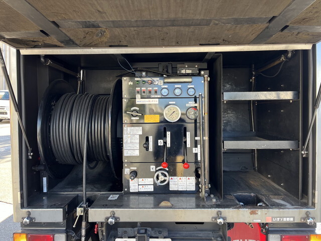 いすゞエルフ高圧洗浄車小型（2t・3t）[写真12]