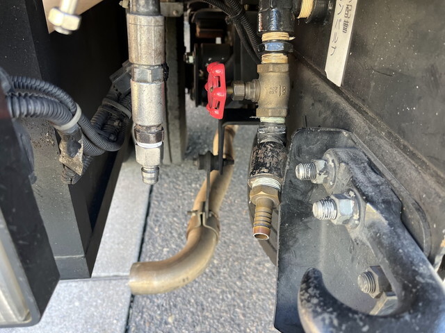 いすゞエルフ高圧洗浄車小型（2t・3t）[写真13]