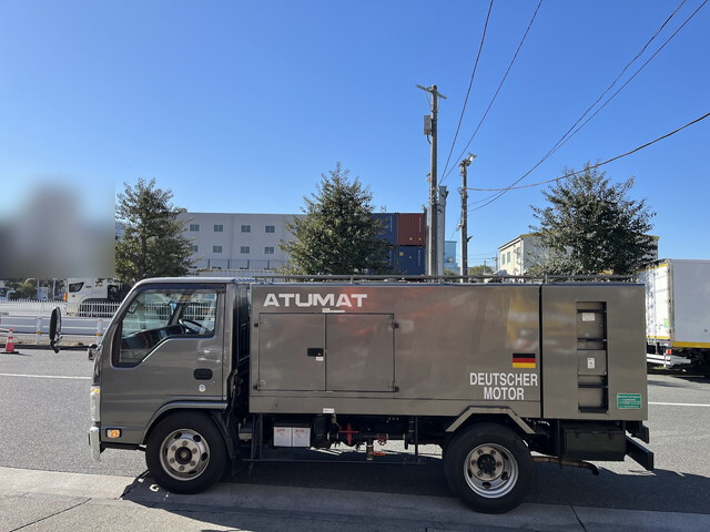 いすゞエルフ高圧洗浄車小型（2t・3t）[写真08]