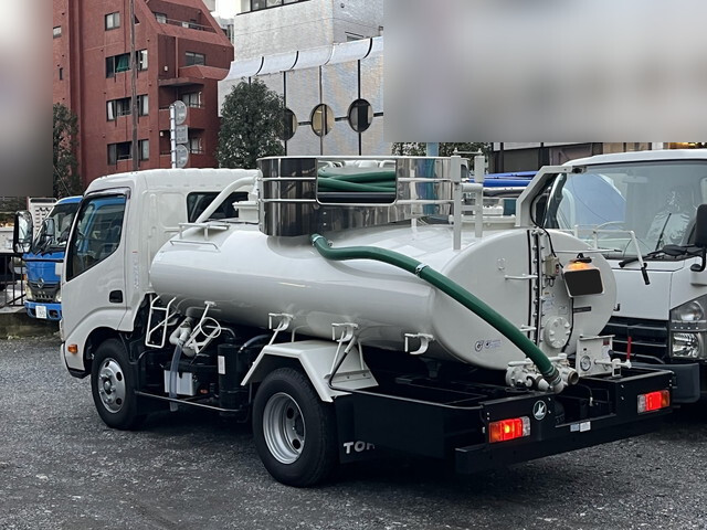 日野デュトロバキュームカー小型（2t・3t）[写真03]