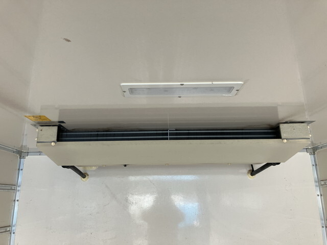 いすゞエルフ冷凍車（冷蔵車）小型（2t・3t）[写真14]