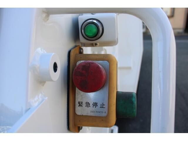 いすゞフォワードパッカー車（塵芥車）中型（4t）[写真28]