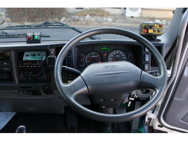 いすゞフォワードパッカー車（塵芥車）中型（4t）[写真33]