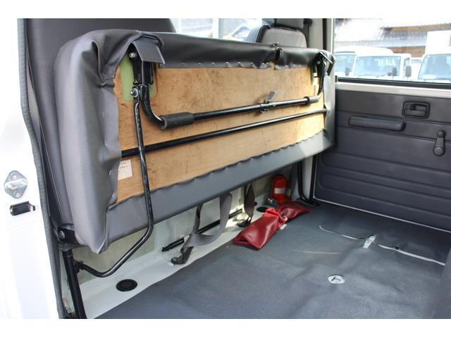 いすゞエルフダブルキャブ（Wキャブ）小型（2t・3t）[写真37]