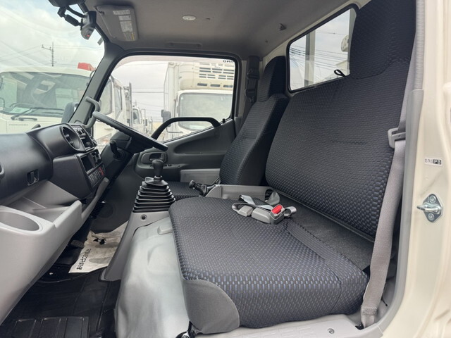 日野デュトロ平ボディ小型（2t・3t）[写真13]