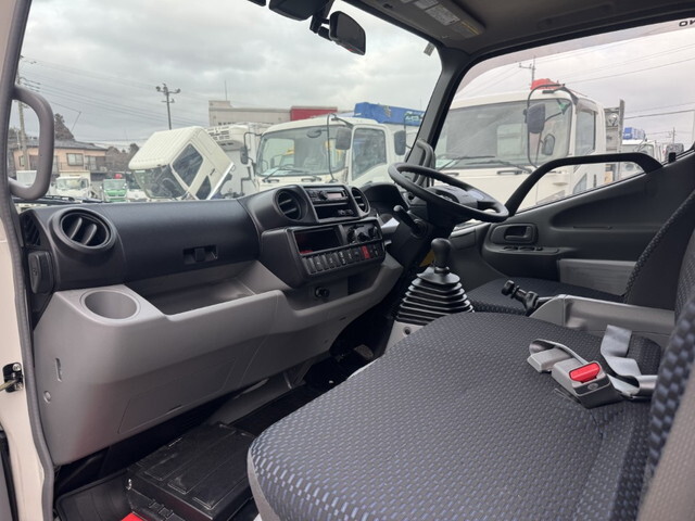 日野デュトロ平ボディ小型（2t・3t）[写真14]