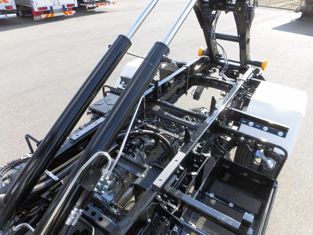 三菱ふそうファイターコンテナ専用車中型（4t）[写真11]