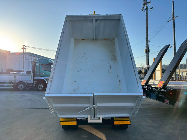 三菱ふそうキャンターコンテナ専用車小型（2t・3t）[写真17]