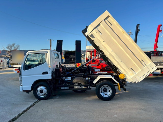 三菱ふそうキャンターコンテナ専用車小型（2t・3t）[写真19]