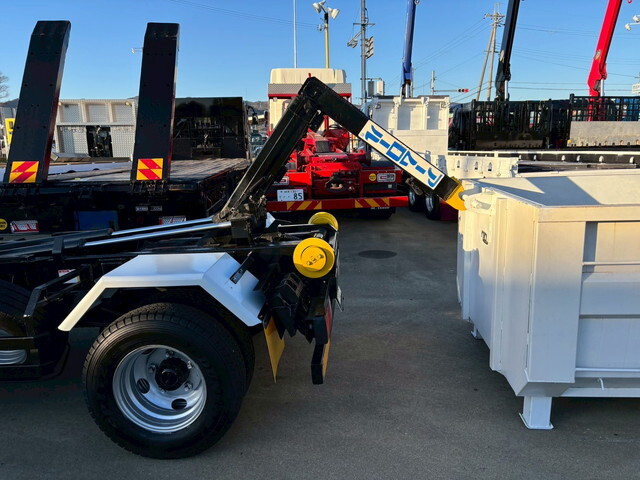 三菱ふそうキャンターコンテナ専用車小型（2t・3t）[写真19]