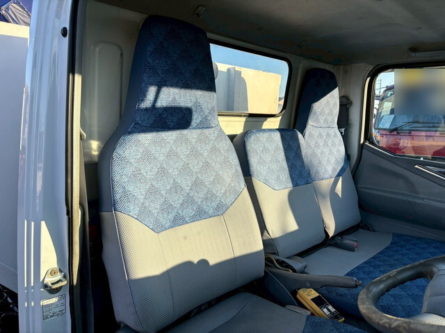 三菱ふそうキャンターコンテナ専用車小型（2t・3t）[写真22]