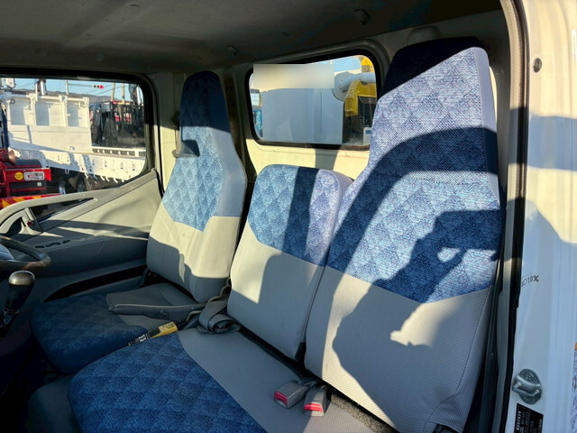 三菱ふそうキャンターコンテナ専用車小型（2t・3t）[写真26]