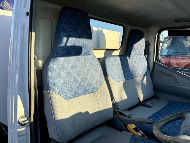 三菱ふそうキャンターコンテナ専用車小型（2t・3t）[写真35]