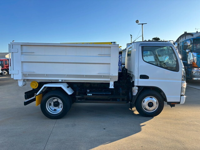 三菱ふそうキャンターコンテナ専用車小型（2t・3t）[写真07]