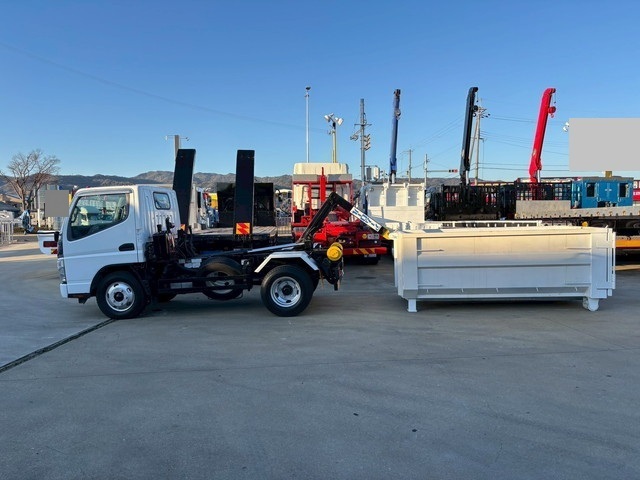 三菱ふそうキャンターコンテナ専用車小型（2t・3t）[写真07]